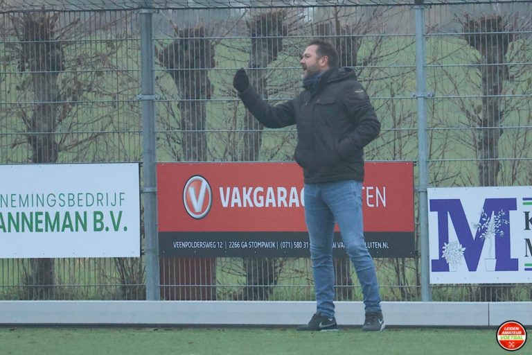 Stompwijk’92 (Mitchel Jacobs) benut kansen en wint ruim van AVV Alphen