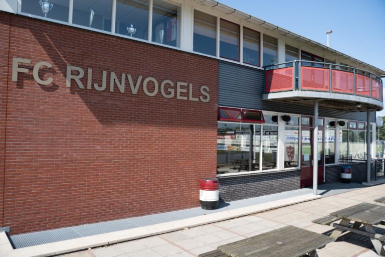 FC Rijnvogels strikt Amine Essabri