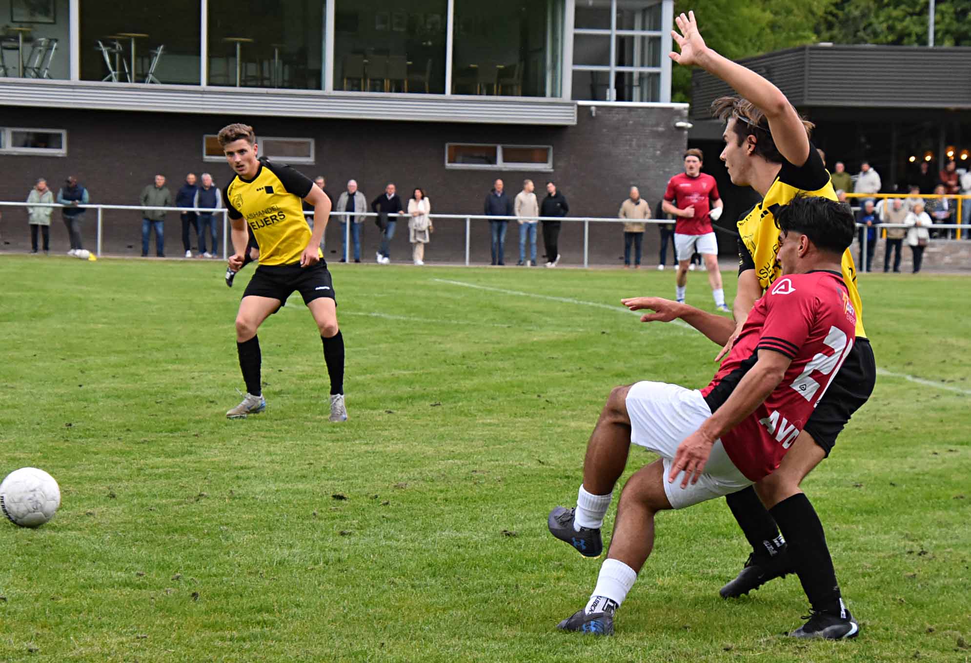 FC Rijnvogels maakt misstap bij degradant SV Meerssen (1-1)